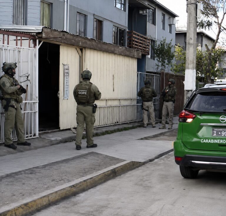 Carabineros allanó siete domicilios en Bajos de Mena: Desarticulan clanes dedicados al acopio y venta de droga