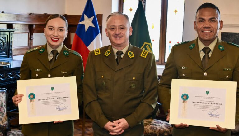 General director de Carabineros reconoce a funcionarios que asistieron parto con cordón de bota en Puente Alto