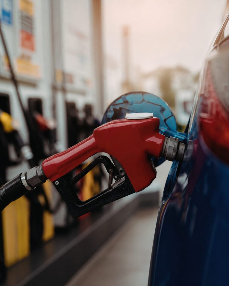 Confirman caída en los precios de las bencinas y el diésel: Más de $100 a contar de mañana