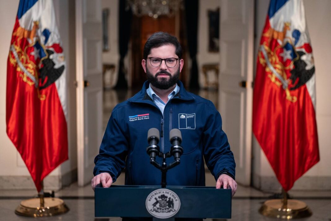 Boric reaparece y exige frenar embargos por deuda del CAE