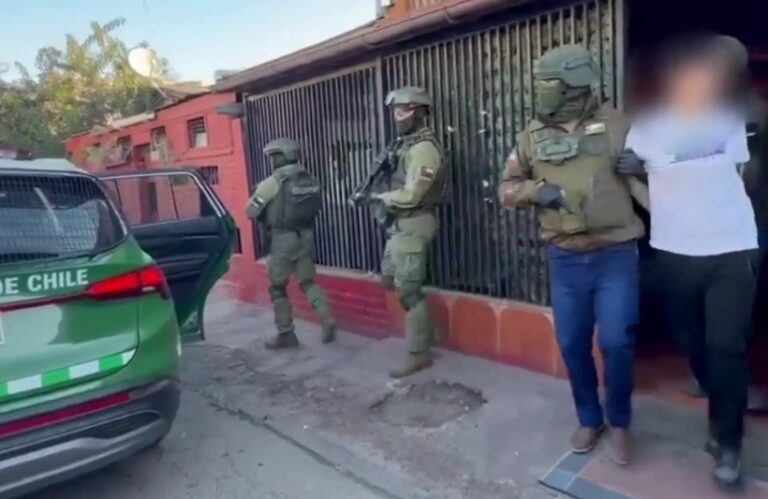 Carabineros exige a dos prófugos del crimen de niño de 12 años que se entreguen