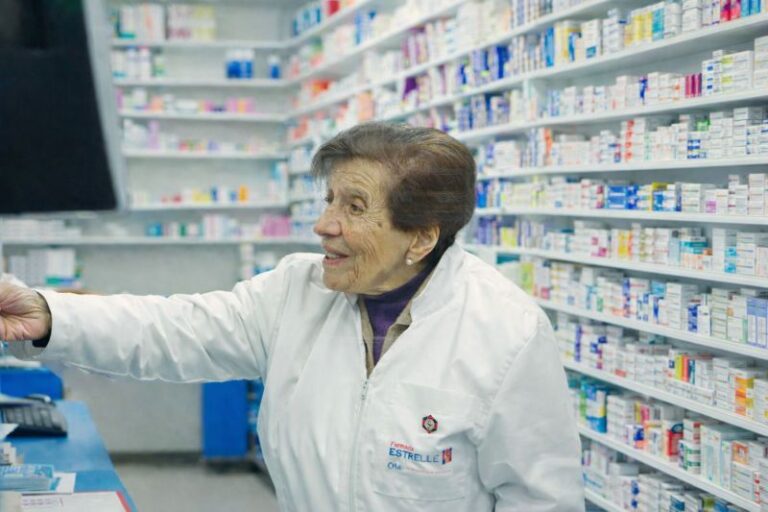 Mantiene su legado a los 95 años: destacan a Olga Mocarquer y su Farmacia La Estrella