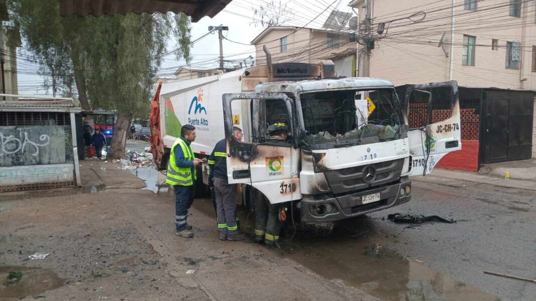 Camión municipal se quema en Bajos de Mena