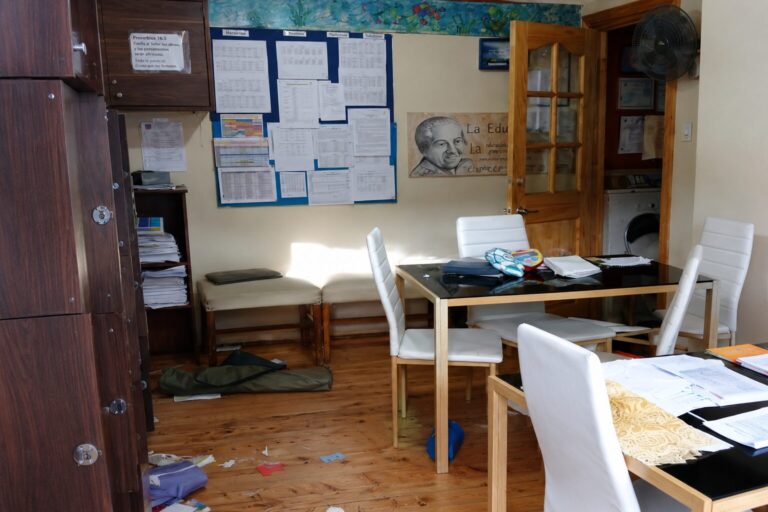 Roban y causan daños por $10 millones en Escuela Ernestina Krischuk: delincuentes cortaron la electricidad