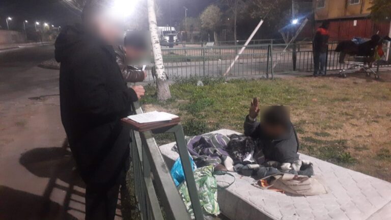 Piden traslado a centro de acogida para joven de 21 años en grave estado de abandono