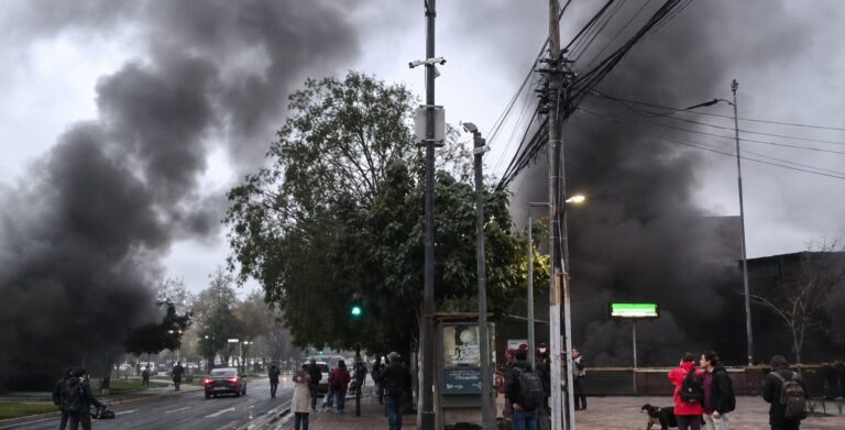 Evacuan a pasajeros por incendio en Línea 5 del Metro