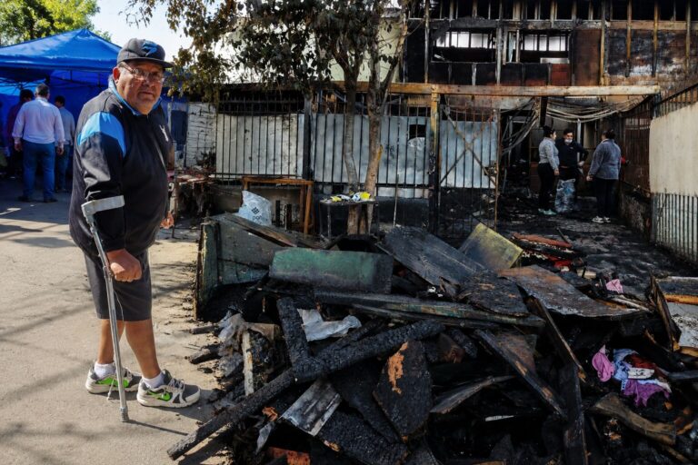 Fallece segundo adulto mayor por incendio en Puente Alto: familiares denuncian nulo avance investigativo
