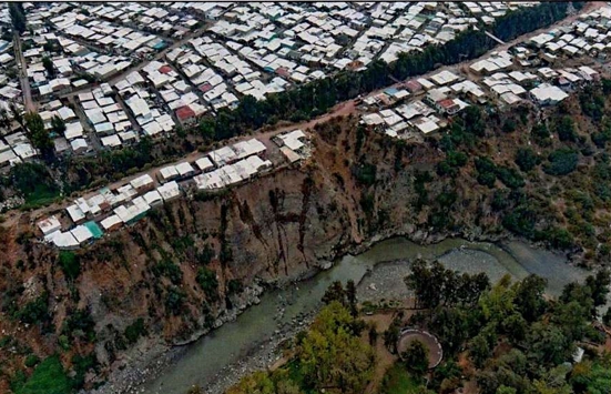 Sernageomin recomienda reubicación urgente de 138 familias por inminente derrumbe