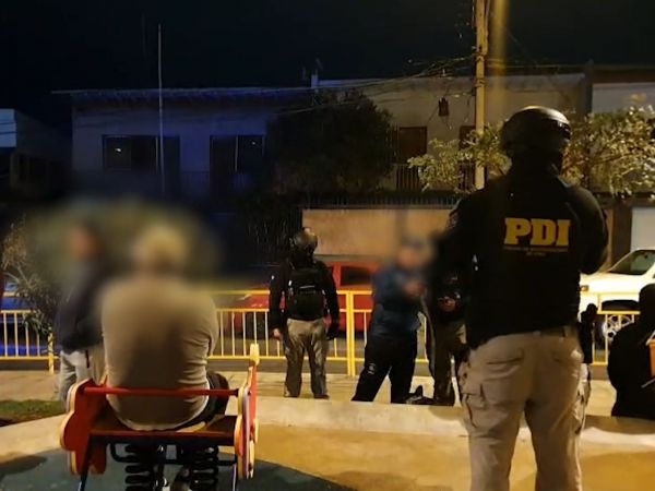 Hombre permanece en la UCI tras ser agredido mientras compartía en la vía pública