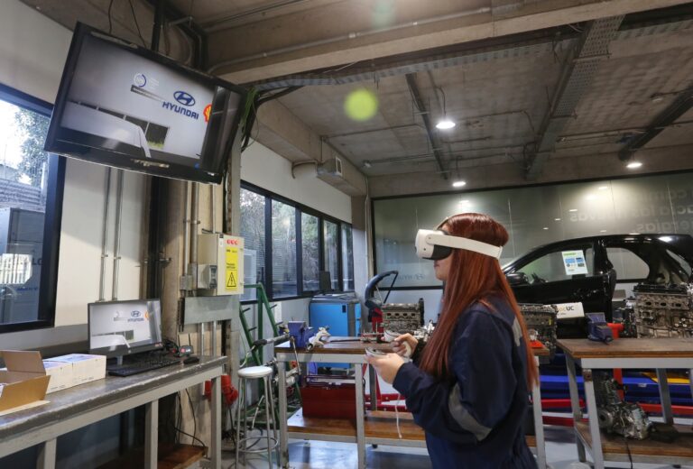 Puente Alto liderará formación de especialistas en electromovilidad tras alianza entre Hyundai y Duoc UC