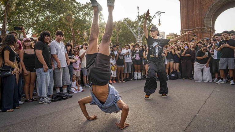 Llegó la ola: Plaza La Matte será sede de la primera «batalla de farmear aura»