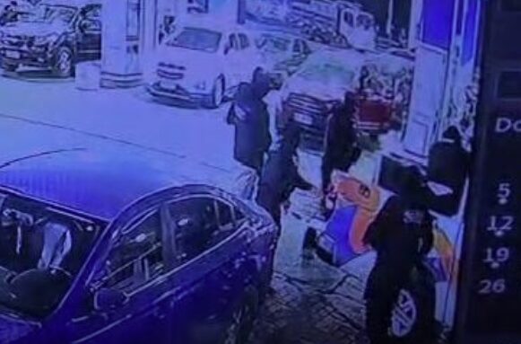 Inspectores de Puente Alto habrían esposado a víctima a camioneta municipal: Fiscalía detalla el caso y los formalizará por tortura