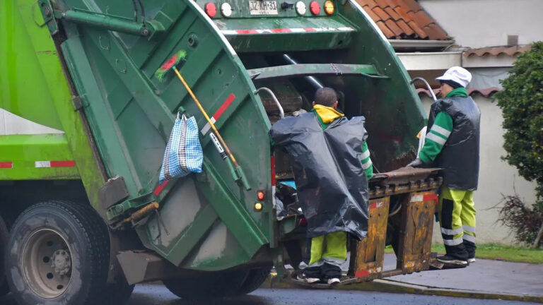 Millonario trato directo de basura : concejales aprueban bajo protesta para evitar crisis sanitaria