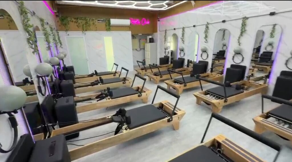 “No hay nada siquiera parecido en la zona”: el club de pilates que llegó a Puente Alto con un formato del sector oriente